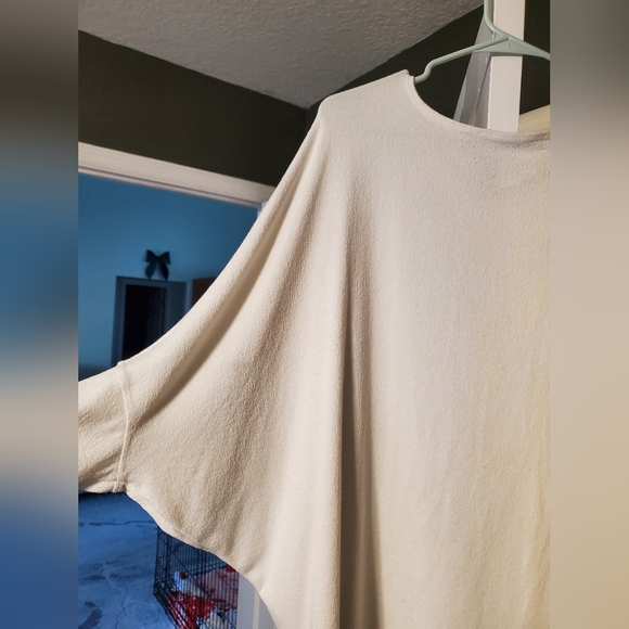 Blue Rain White Oversized Dolman Top - Picture 3 of 7